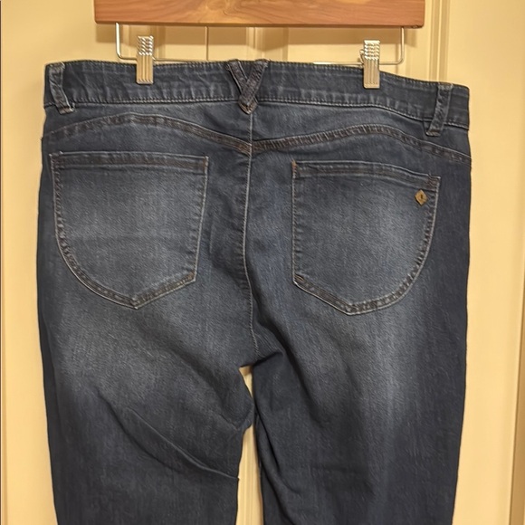 Democracy Blue Ankle Cropped Jeans with Tapered Fit - Picture 5 of 9